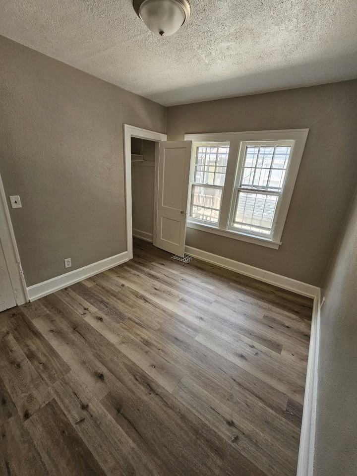 2217 8th St - Photo 4 of 10