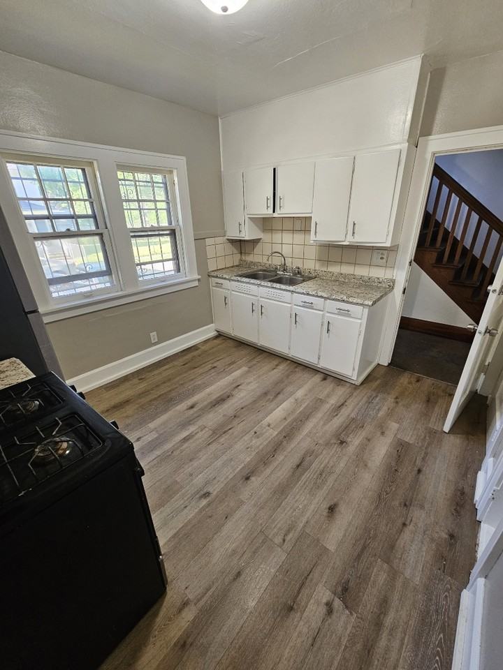 2217 8th St - Photo 7 of 10