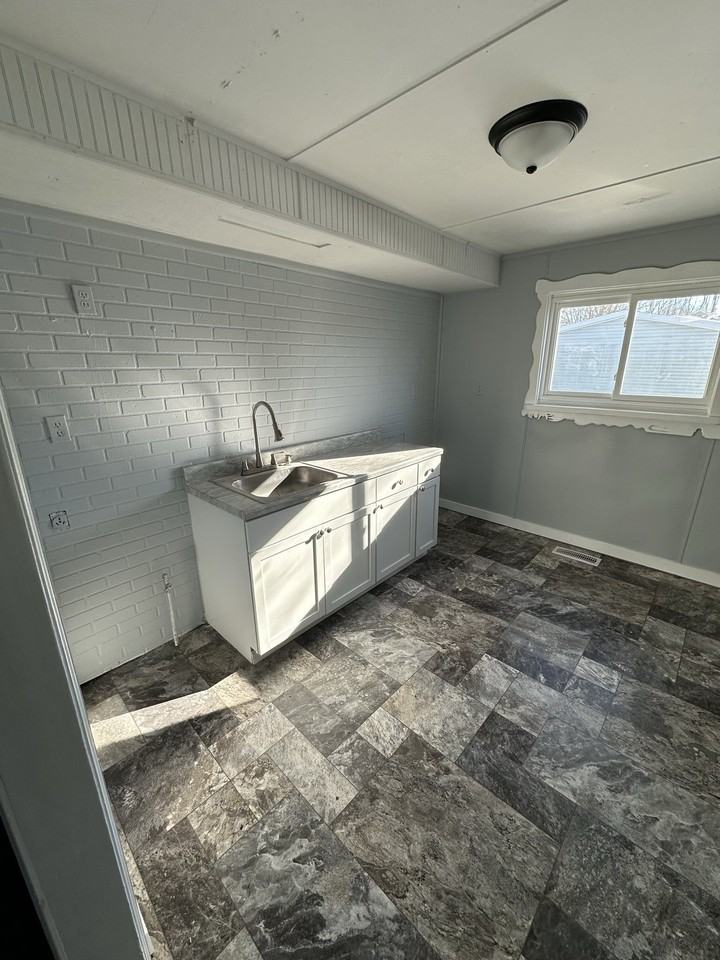 1920 N Wolfe St - Photo 4 of 22