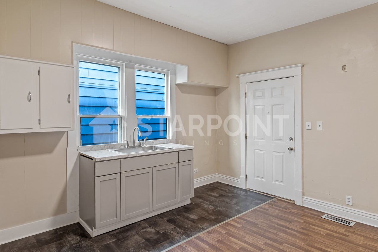 739 S 37th St - Photo 7 of 10