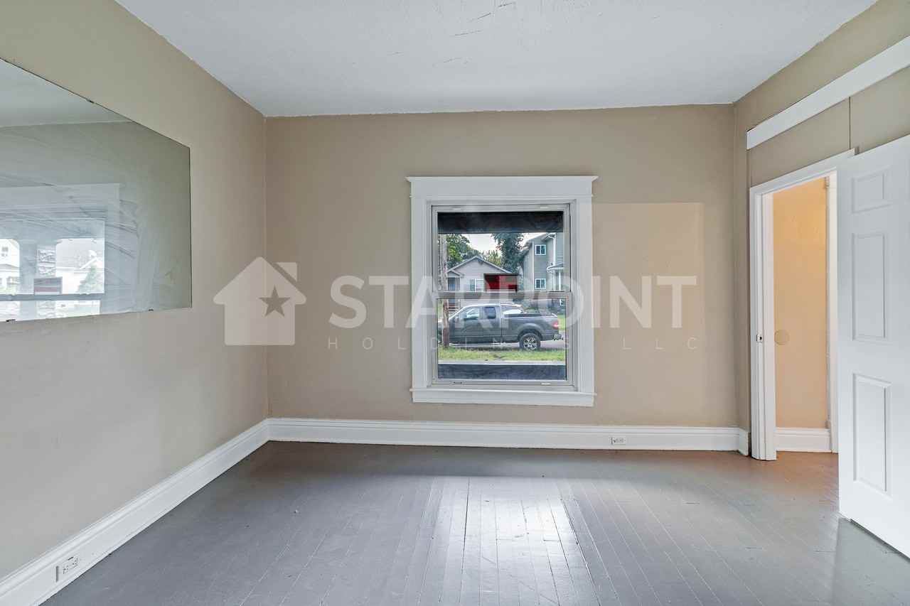 739 S 37th St - Photo 3 of 10