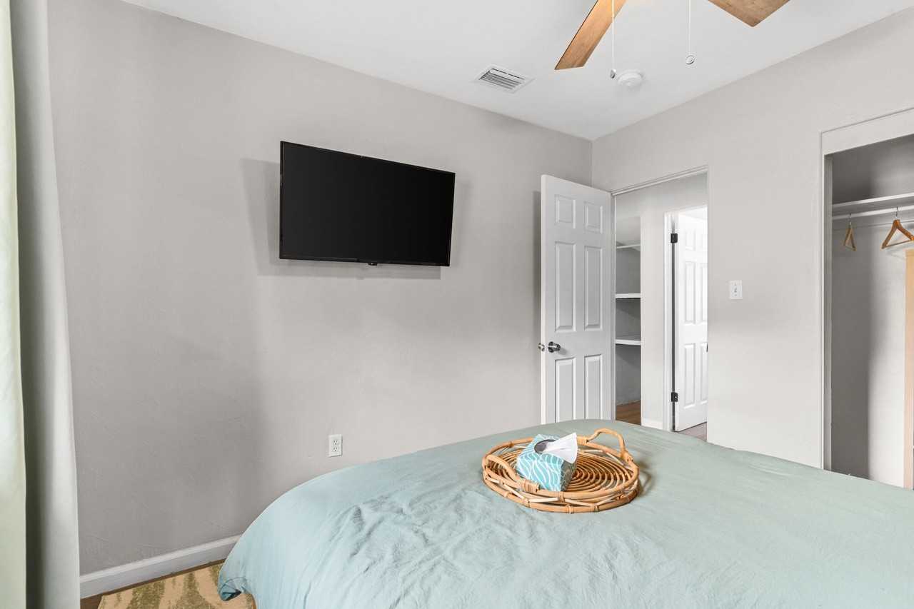 1304 15th St Sw - Photo 2 of 50