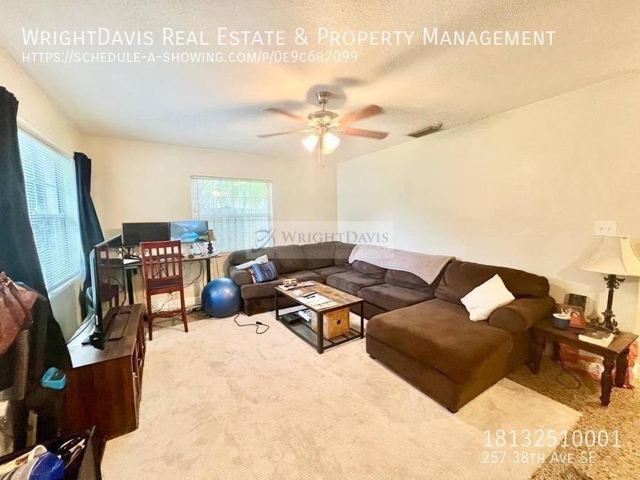 257 38th Ave Se - Photo 3 of 17