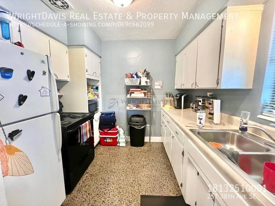 257 38th Ave Se - Photo 7 of 17