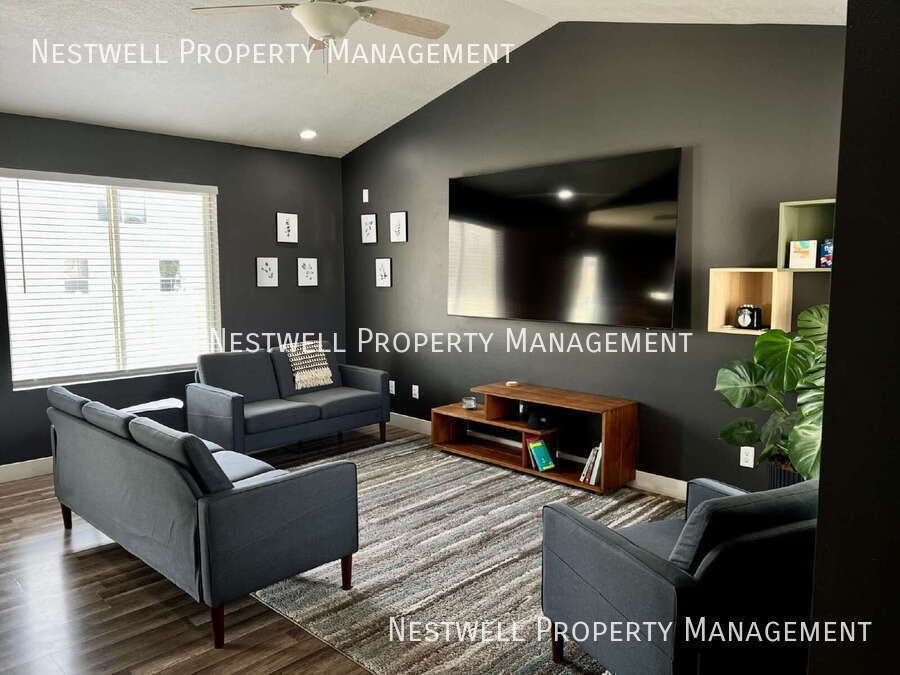 2358 E Hitching Post Dr - Photo 2 of 8