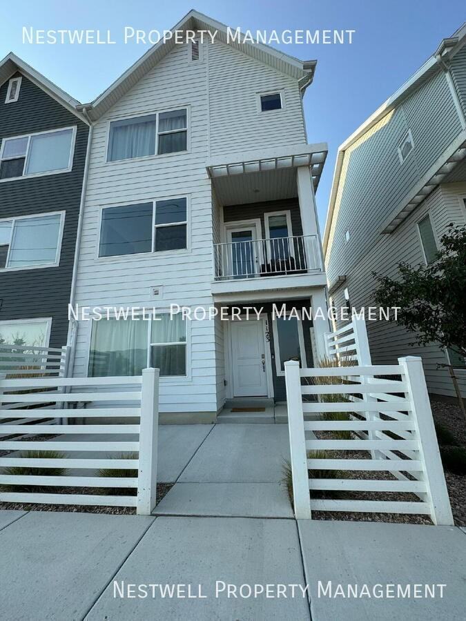 1123 E Hatch Row - Photo 2 of 50