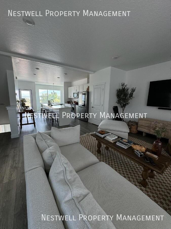 1123 E Hatch Row - Photo 4 of 50