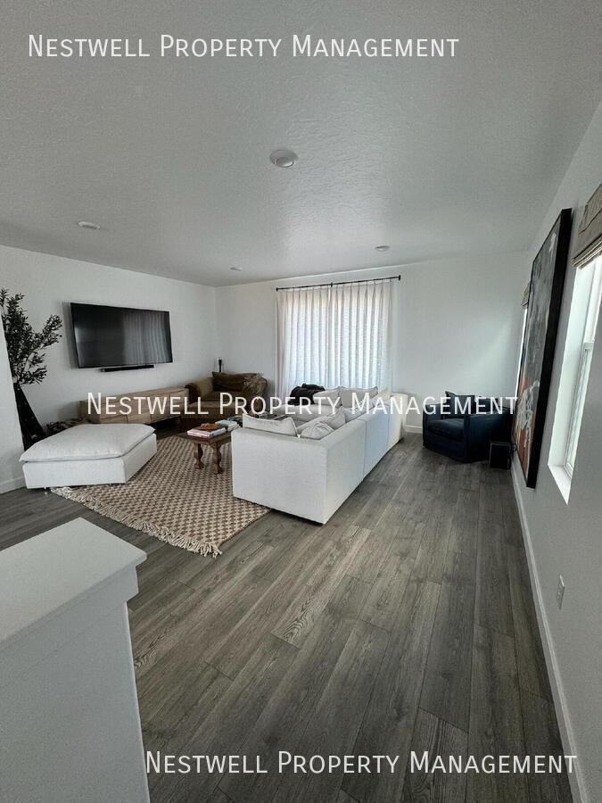 1123 E Hatch Row - Photo 5 of 50