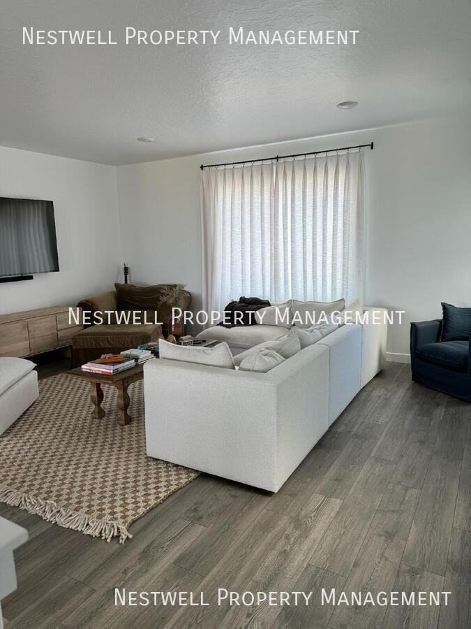 1123 E Hatch Row - Photo 7 of 50