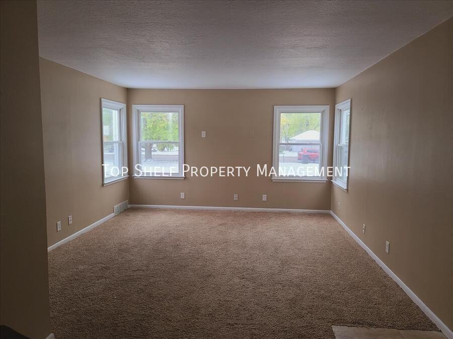 4009 Douglas Ave - Photo 2 of 24