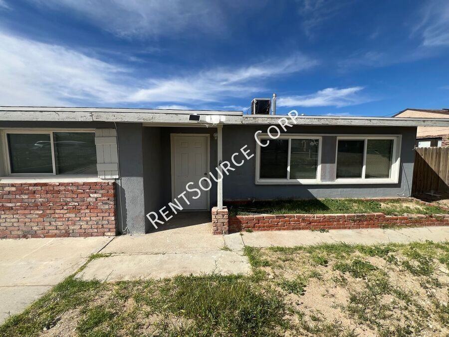 25522 Anderson Ave - Photo 3 of 30