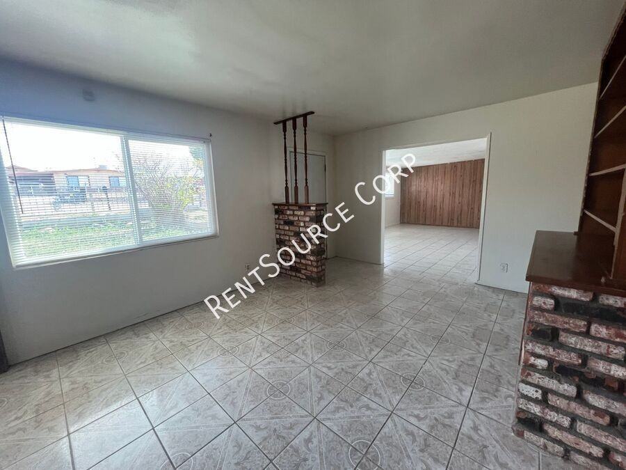 25522 Anderson Ave - Photo 5 of 30