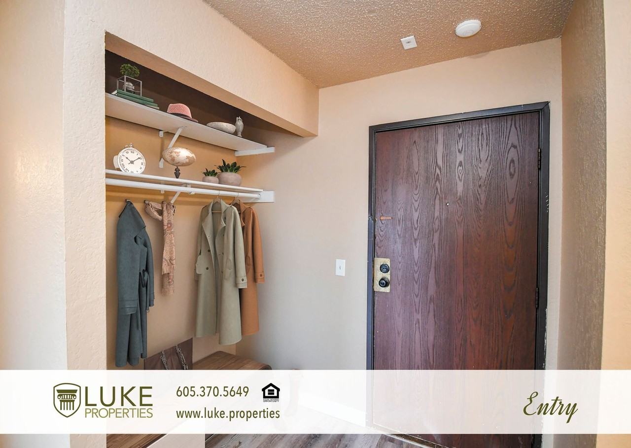 405 S Sycamore Ave & Garage 11 #203 - Photo 2 of 16