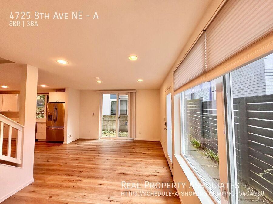 4725 8th Ave Ne #A - Photo 4 of 30