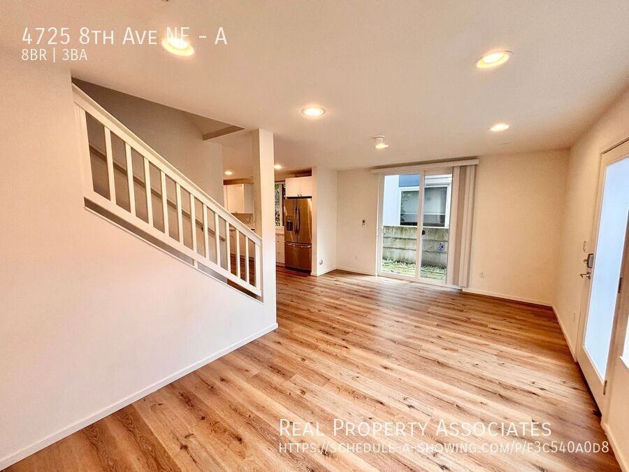 4725 8th Ave Ne #A - Photo 5 of 30