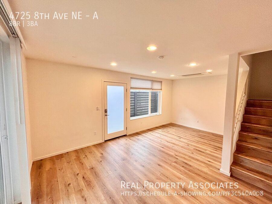 4725 8th Ave Ne #A - Photo 7 of 30