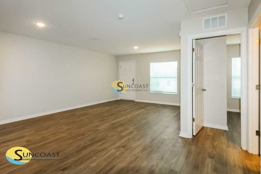 9033 N Travis Dr - Photo 3 of 27