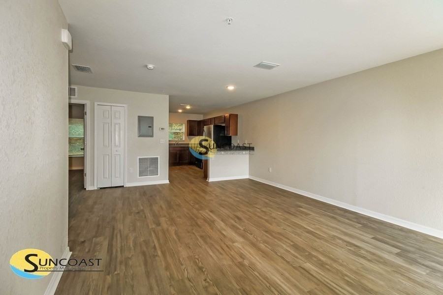 9033 N Travis Dr - Photo 4 of 27