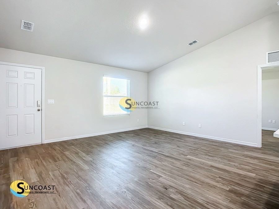 303 Chiquita Blvd N - Photo 3 of 16