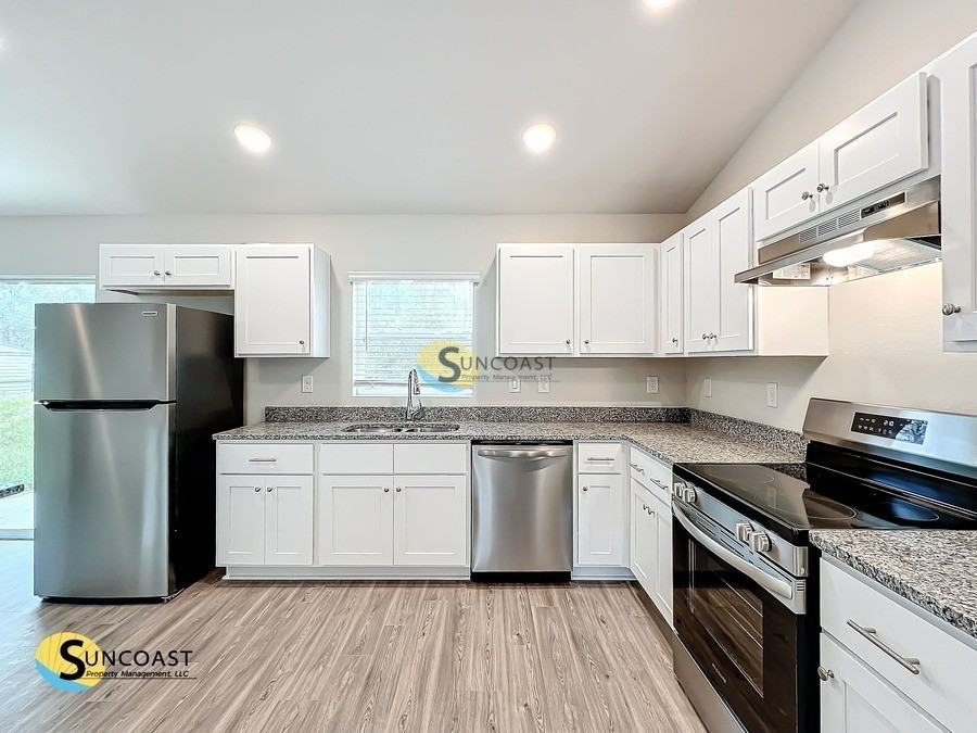 303 Chiquita Blvd N - Photo 5 of 16