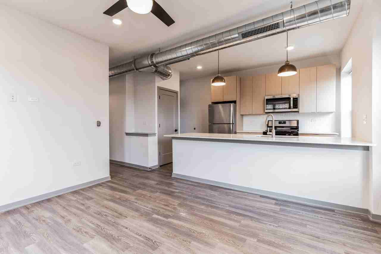 1645 N Wells St #2A - Photo 3 of 11