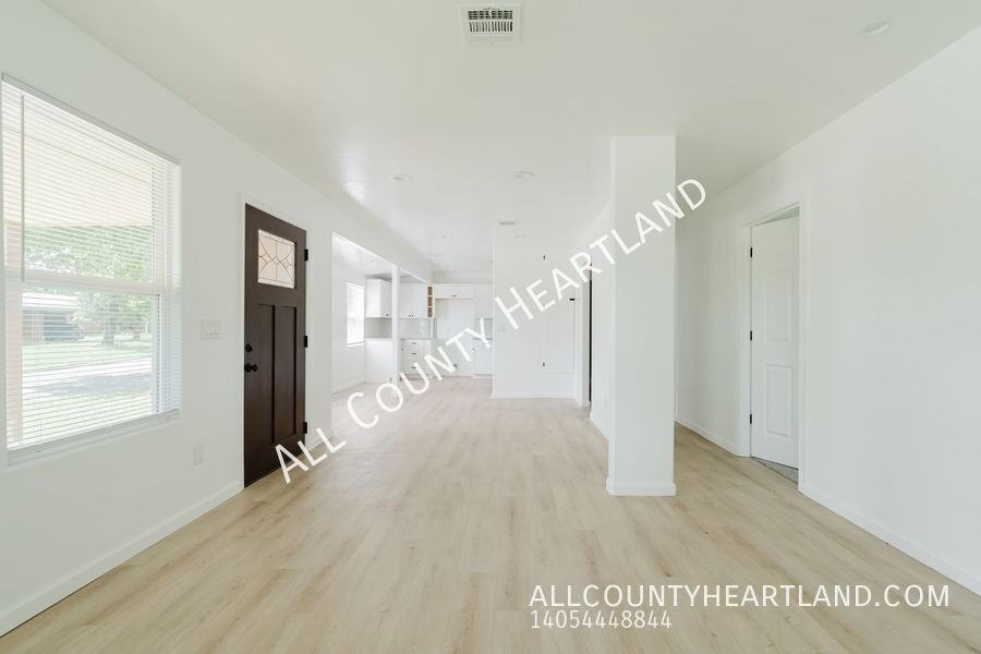 2100 N Redmond Ave - Photo 4 of 17