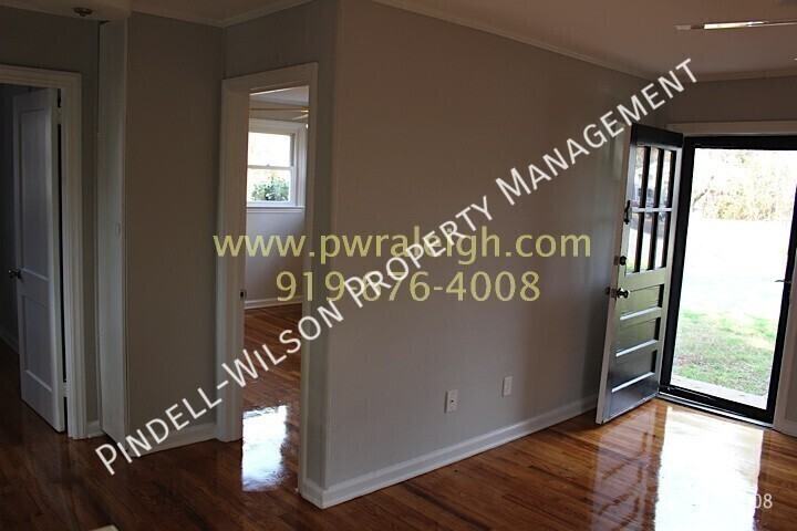 2222 Bernard St - Photo 3 of 11