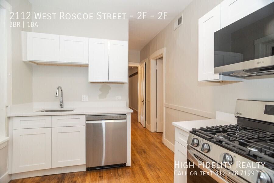 2112 W Roscoe St Apt 2f #2F - Photo 6 of 11