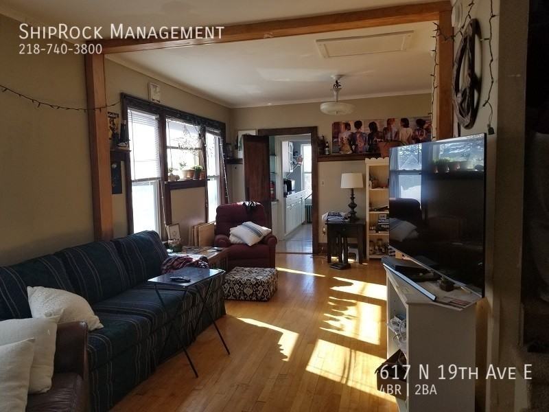 617 N 19th Ave E - Photo 4 of 12