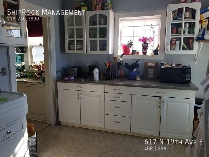 617 N 19th Ave E - Photo 6 of 12