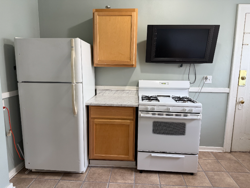 110 Trowbridge St Ne #A - Photo 7 of 23