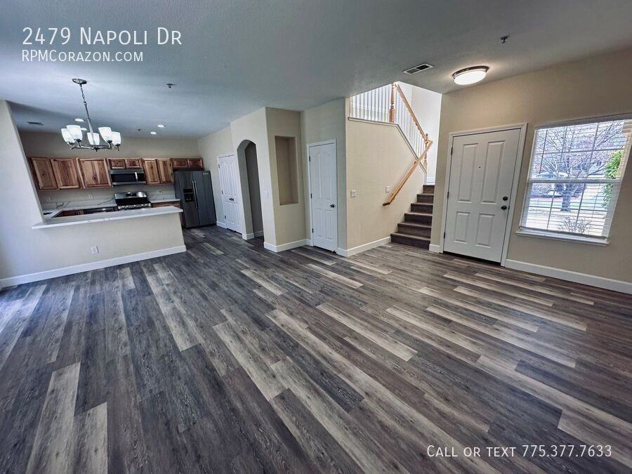 2479 Napoli Dr - Photo 4 of 36