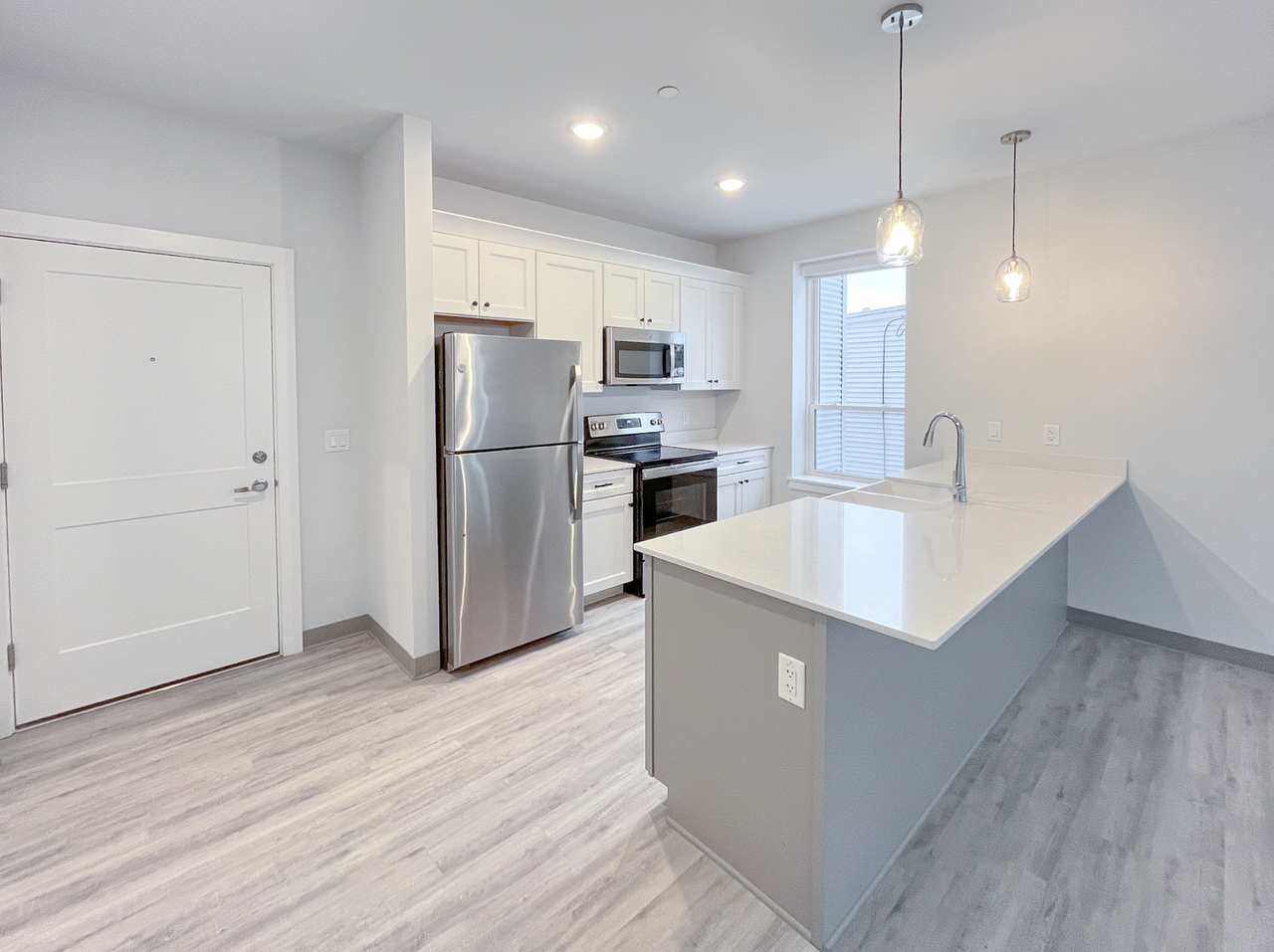 Luxury Studio & 1 - Photo 7 of 15