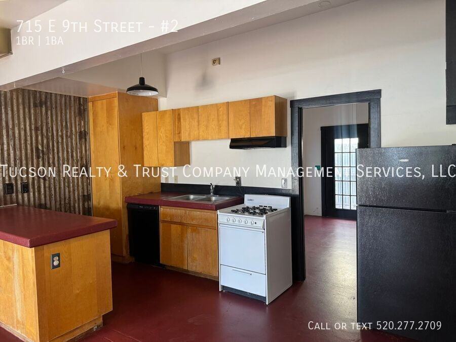 715 E 9th St #2 - Photo 5 of 9