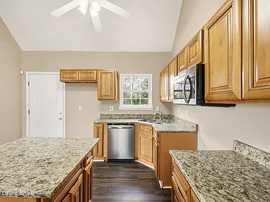 6600 Queens Falls Ct - Photo 3 of 19