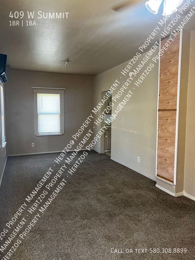 409 W Summit Ave - Photo 6 of 11