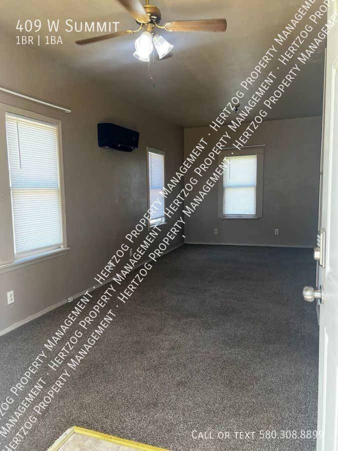 409 W Summit Ave - Photo 7 of 11