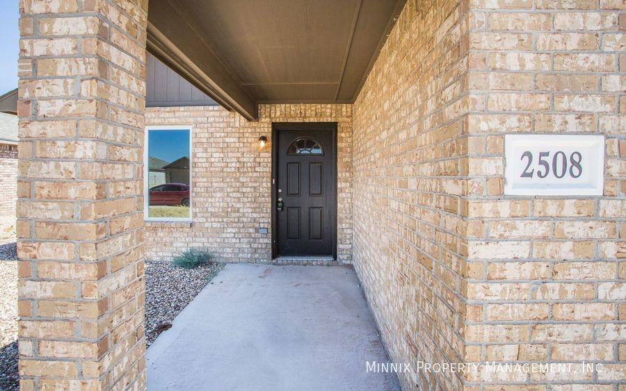 2508 N Avenue O - Photo 3 of 27