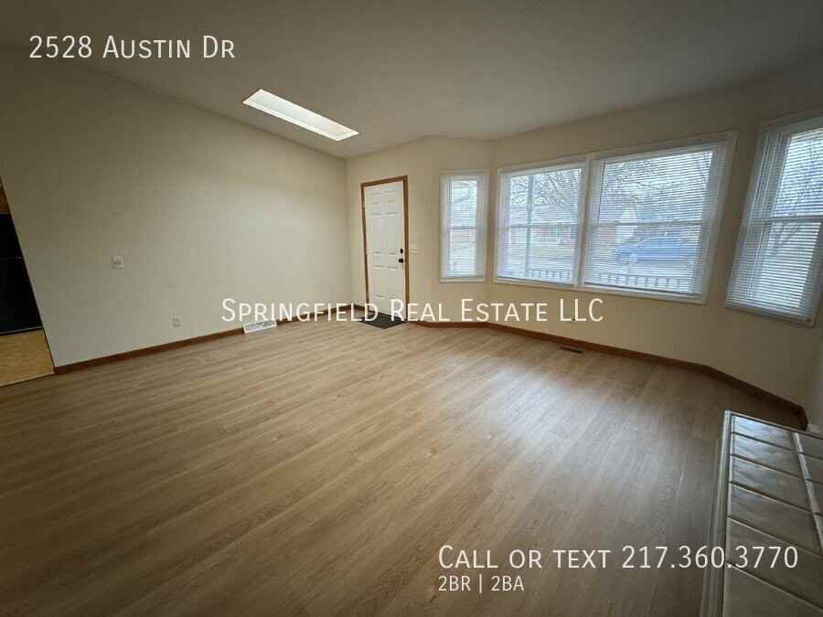 2528 Austin Dr - Photo 3 of 19