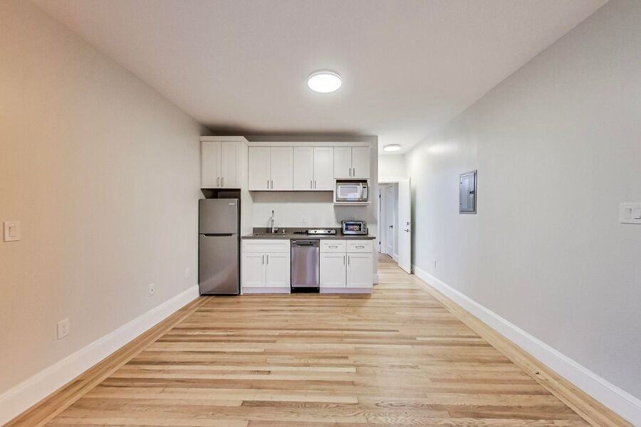 818 61st St #E - Photo 3 of 19