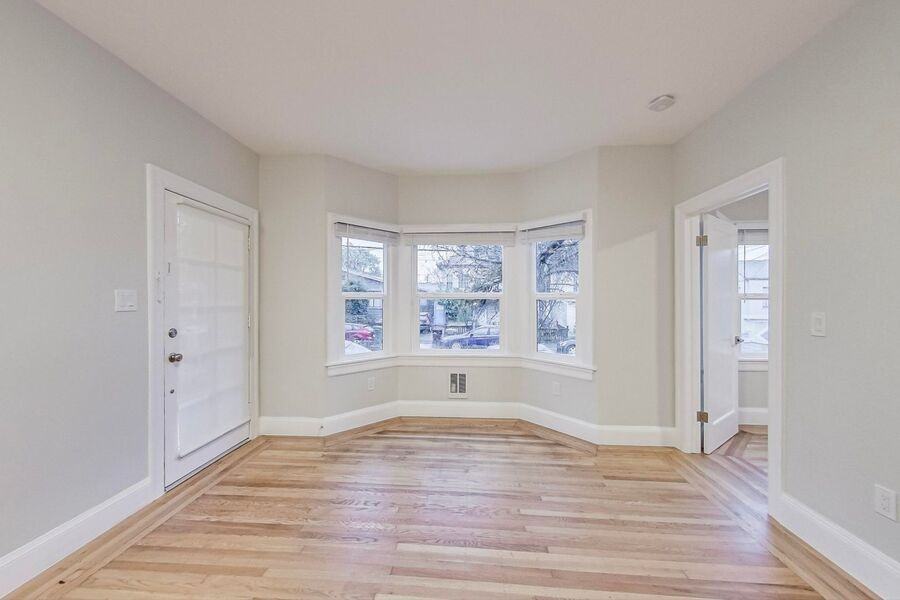 818 61st St #E - Photo 5 of 19