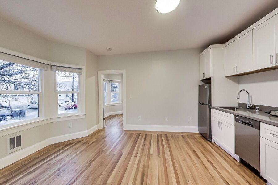 818 61st St #E - Photo 6 of 19