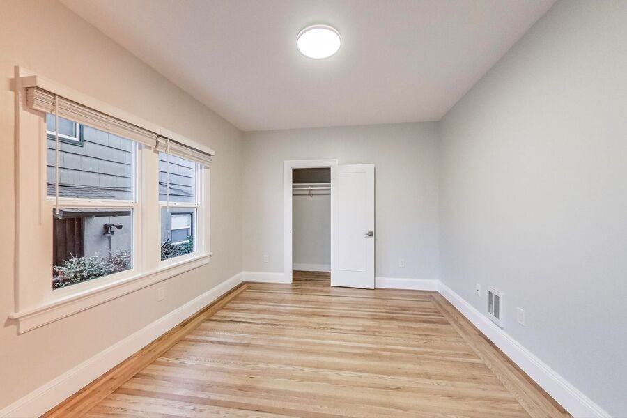 818 61st St #E - Photo 7 of 19