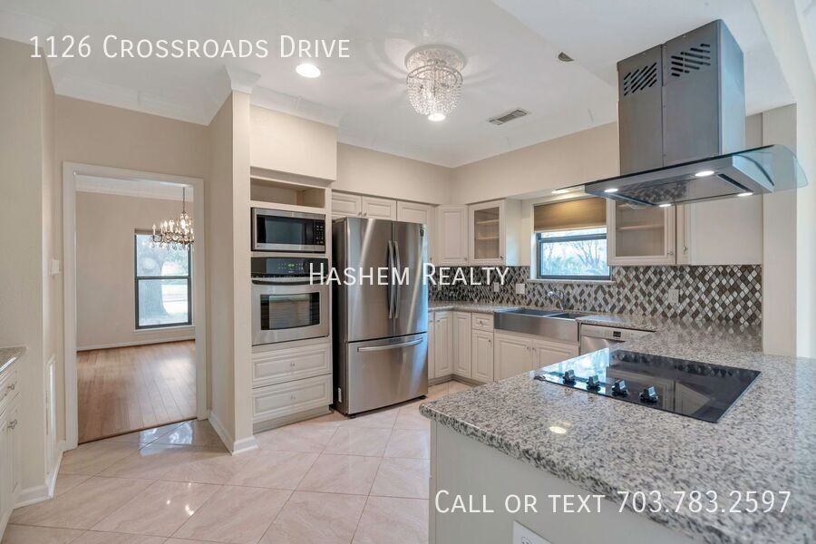 1126 Crossroads Dr - Photo 2 of 15