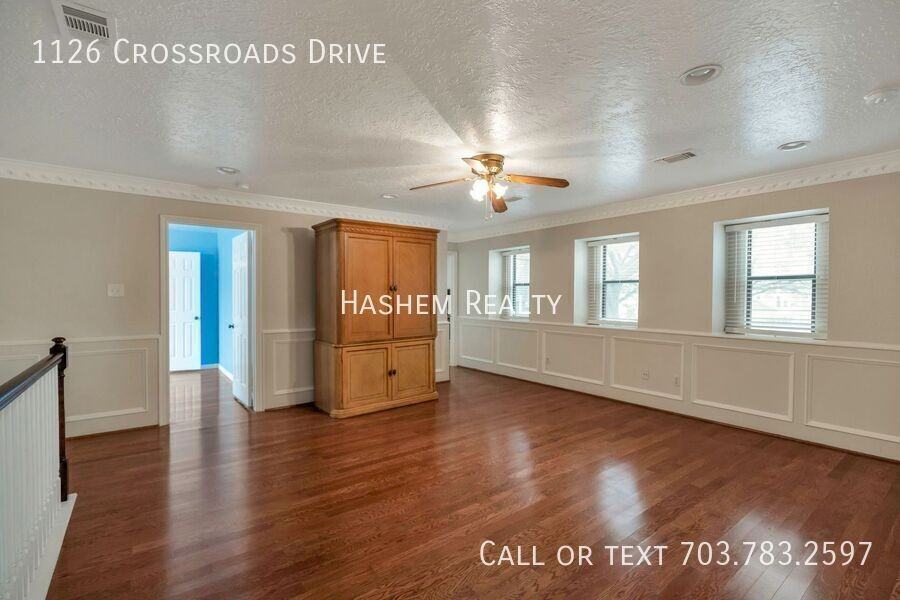 1126 Crossroads Dr - Photo 6 of 15