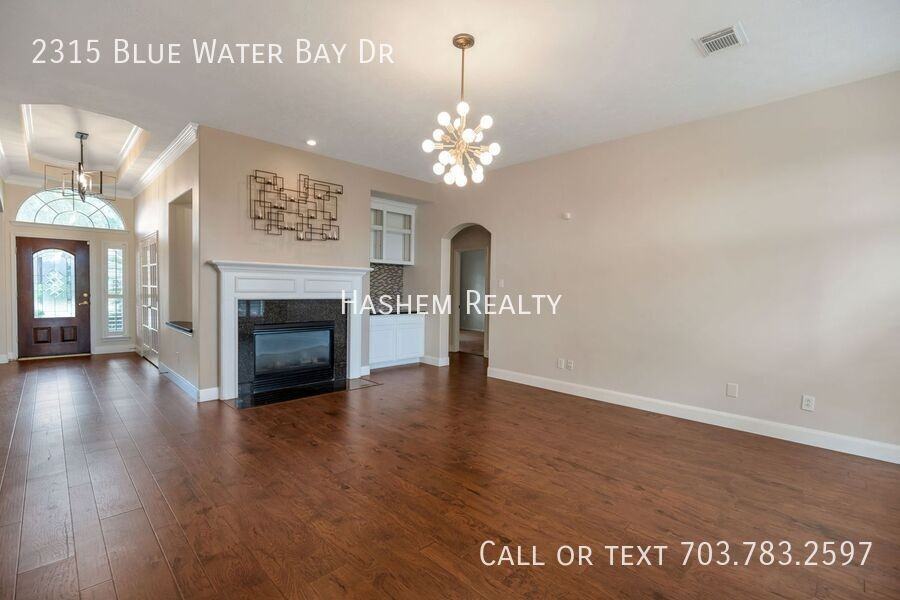 2315 Blue Water Bay Dr - Photo 4 of 33
