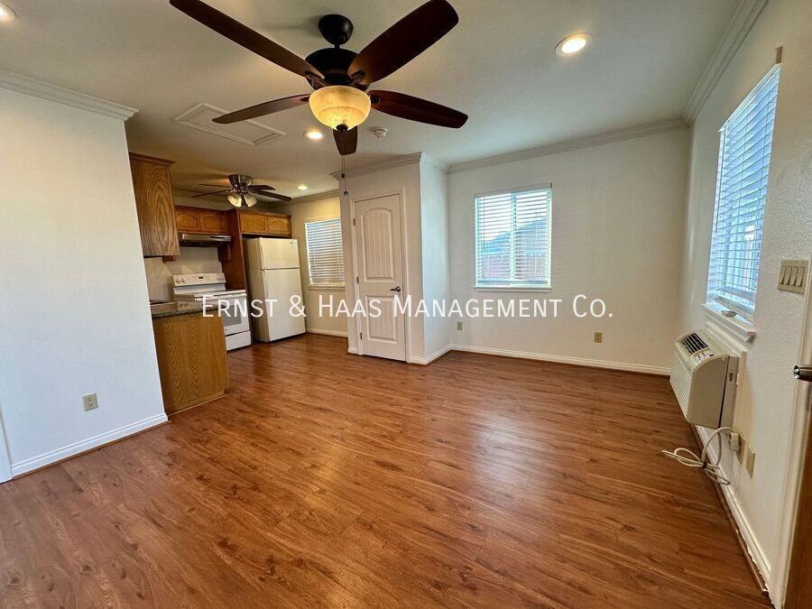 1120 E E St #REAR - Photo 3 of 22