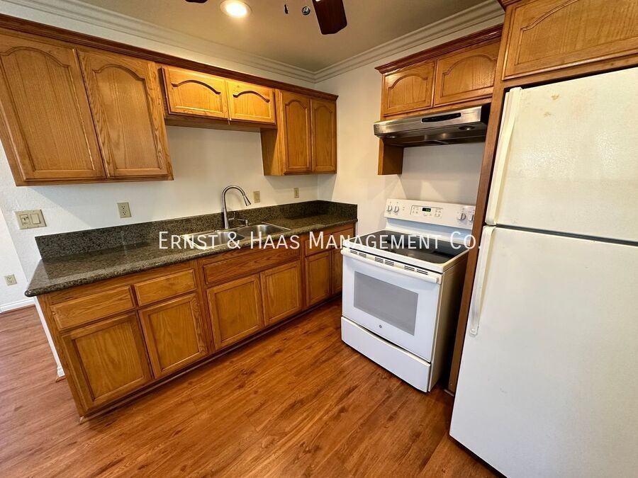 1120 E E St #REAR - Photo 6 of 22