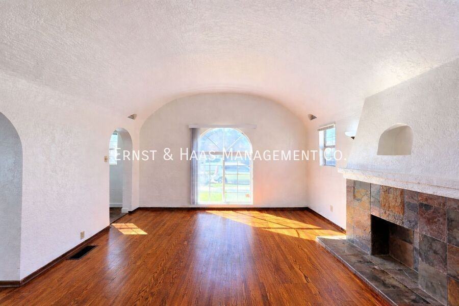 5426 Lewis Ave - Photo 3 of 33