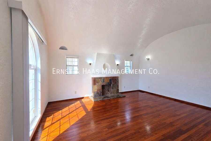 5426 Lewis Ave - Photo 4 of 33